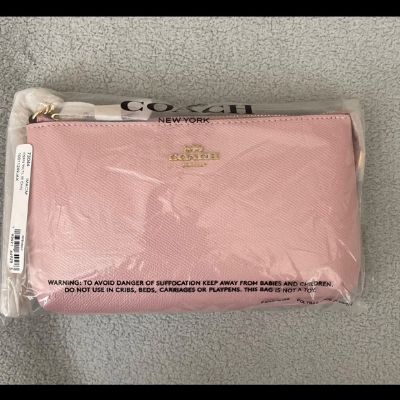 Coach Handbags - Authentic coach wristlet. PRICE FINAL !